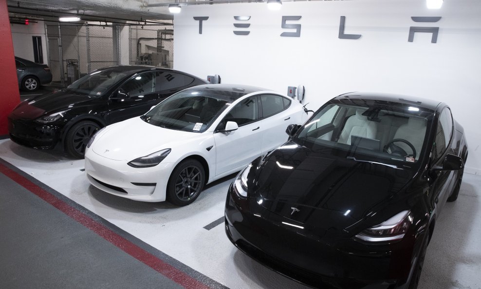 Tesla (#14) je bila je najbrže rastuća marka 2021. godine, s neviđenim povećanjem vrijednosti marke od 184 posto