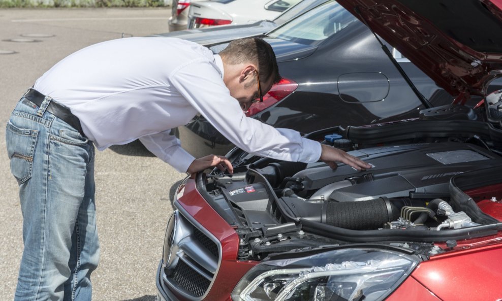 Dužim stajanjem goriva u spremniku vašeg automobila moglo bi utjecati na rad motora vašeg vozila