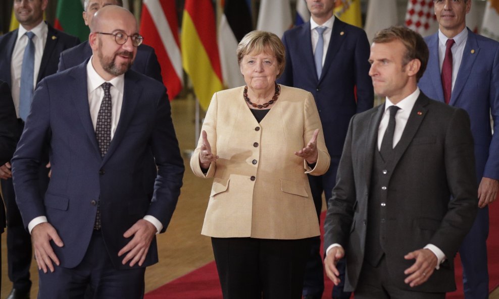 Charles Michel,Emmanuel Macron i Angela Merkel