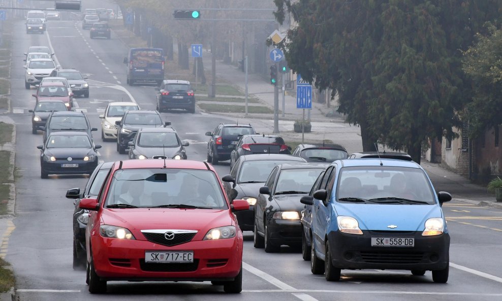 Od 1. studenog obvezna vožnja s upaljenim svjetlima