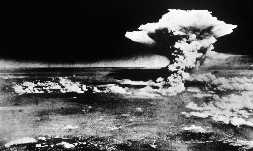 Američki bombarder bacio je atomsku bombu na Hirošimu 6. kolovoza 1945.