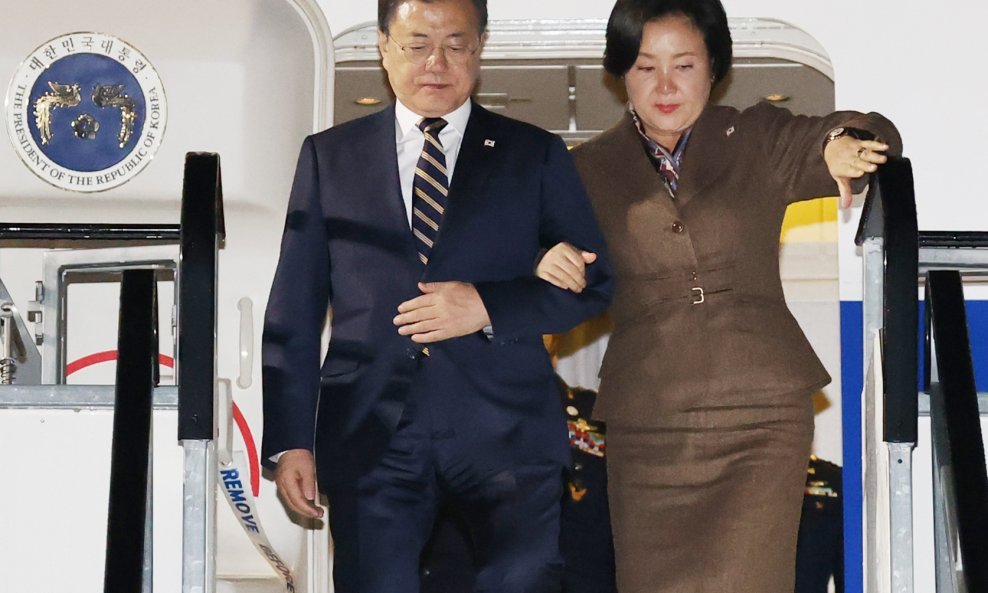 Južnokorejski predsjednik Moon Jae-in sa suprugom Kim Jung-sook u Glasgowu