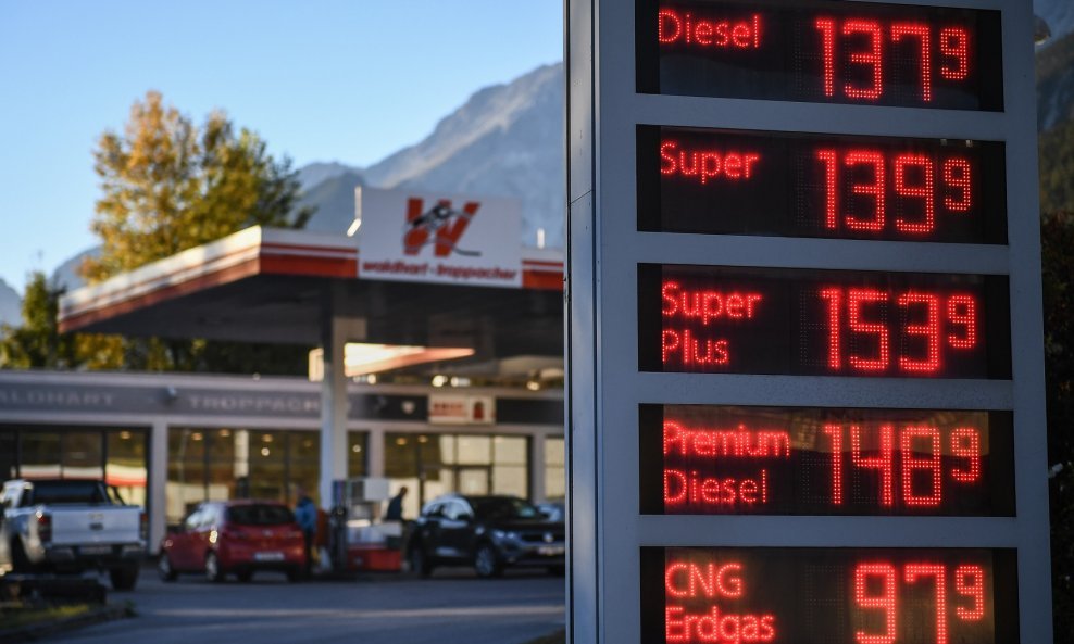 Svakom građanu Hrvatske, ili barem većini, svaka cijena litre goriva je već odavno preskupa