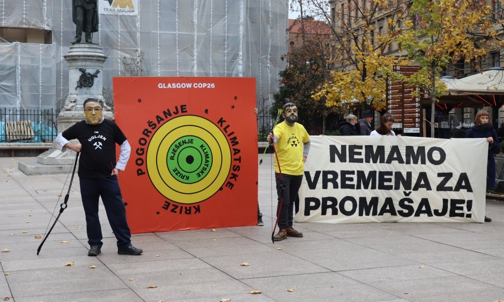 Performans aktivista Zelene akcije održali na Cvjetnom trgu u Zagrebu
