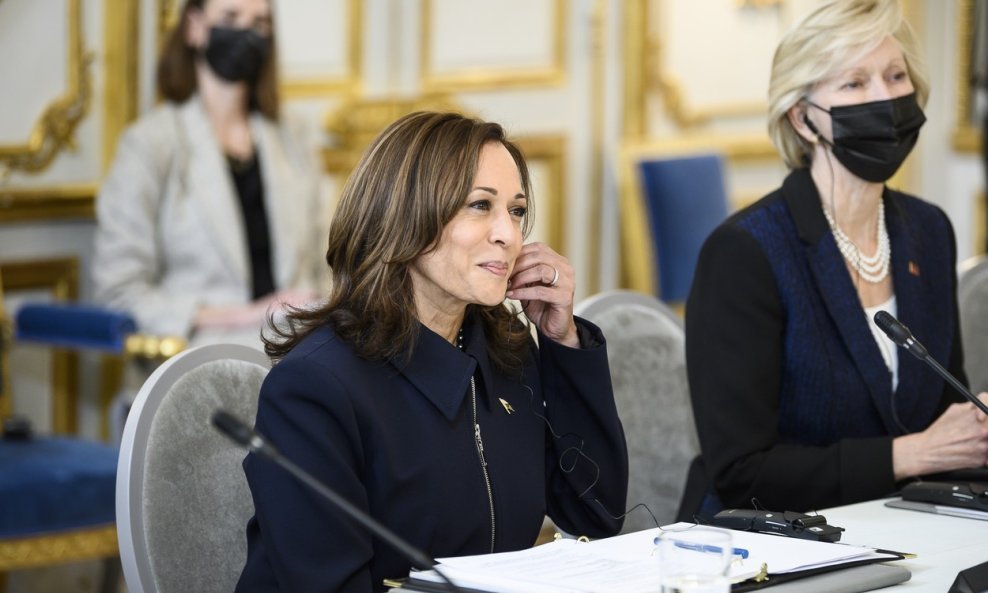 Kamala Harris na sastanku s Macronom