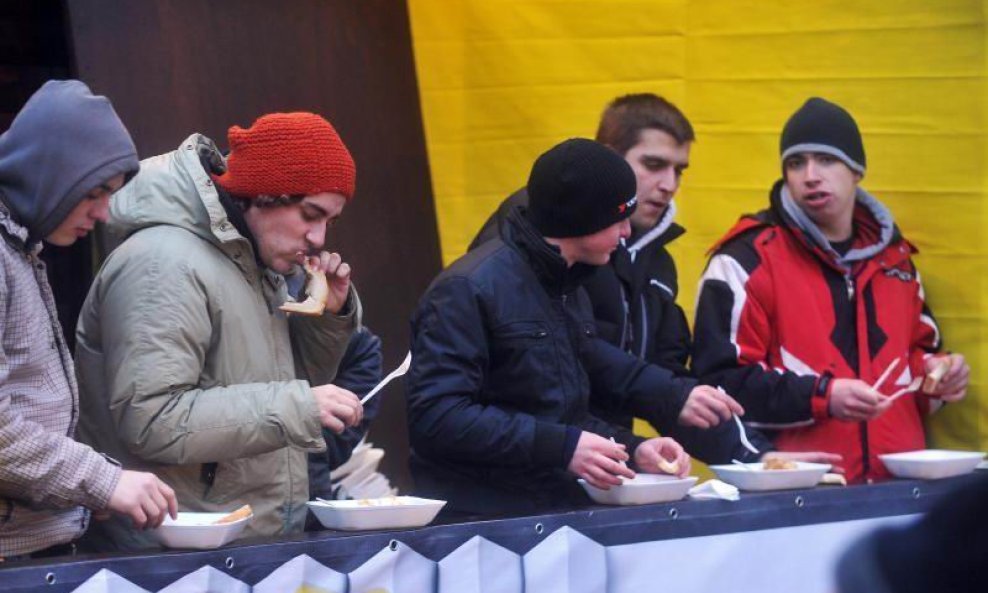 Snow Queen Trophy 2012 - navijači i sarme