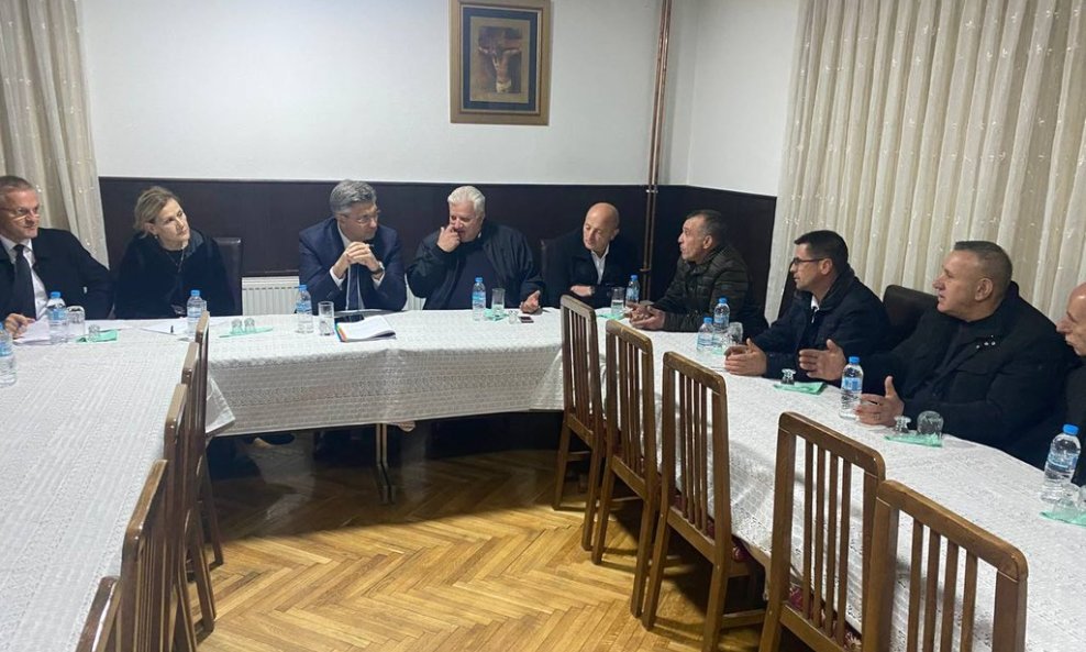 Andrej Plenković s predstavnicima hrvatske dijaspore u Janjevu
