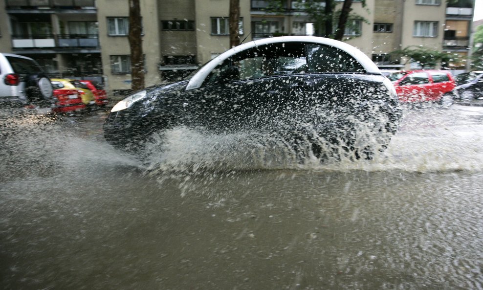 kiša osijek automobil poplava