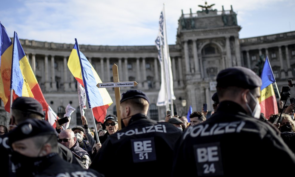 Prosvjed protiv novih ograničenja i zatvaranja u Beču, Austrija