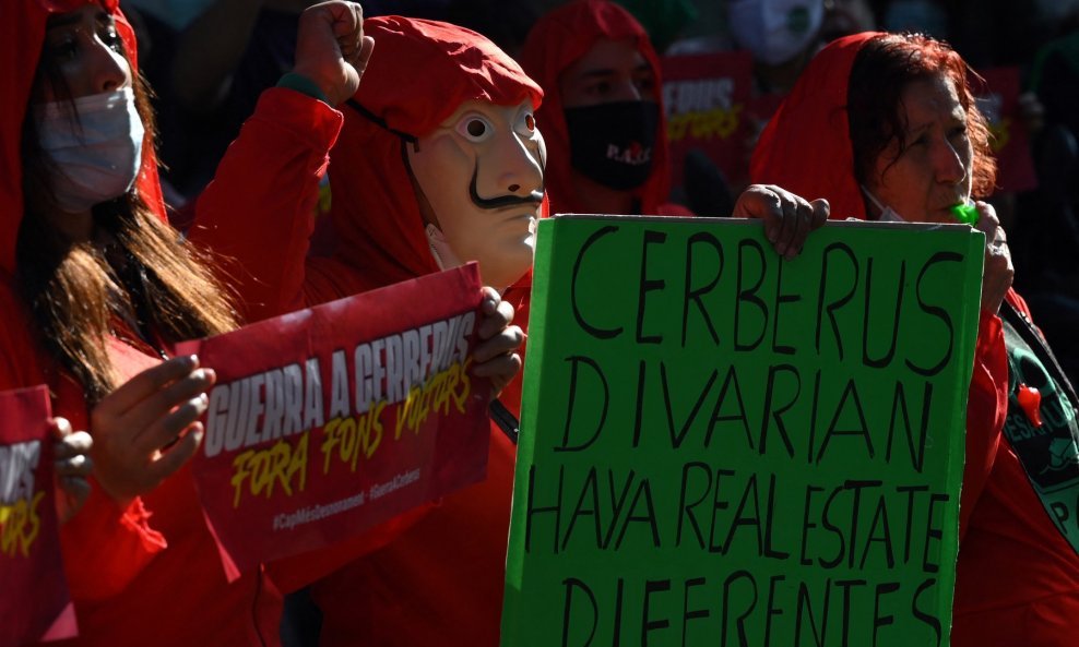 Prosvjed aktivističke skupine War Against Cerberus 2020. u Barceloni