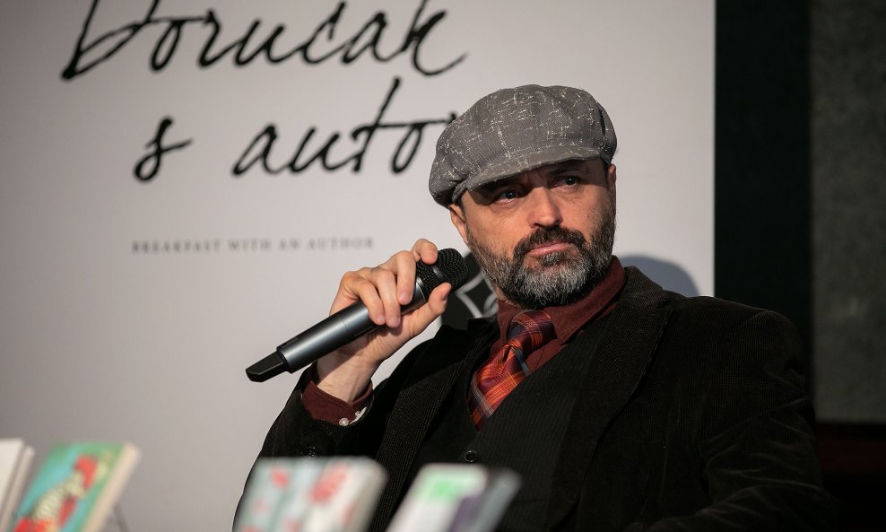 Damir Karakaš na pulskom sajmu knjiga