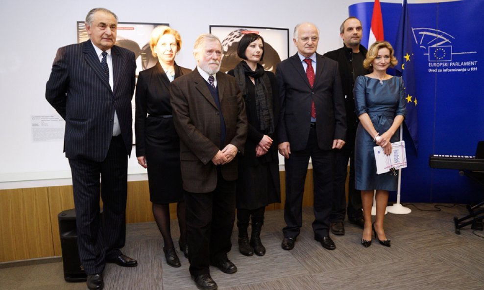 Zagreb, 131213. Kuća  Europe. Predsjednik Hrvatskog sabora Josip Leko otvorio je izložbu djela suvremenih hrvatskih umjetnika koja je Europski parlament otkupio za svoj stalni umjetnički postav