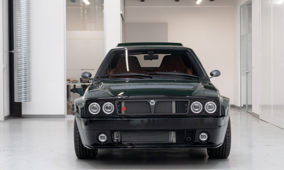 Futurista by Automobili Amos stoji oko 350.000 eura, a automobil donor je Lancia Delta Integrale