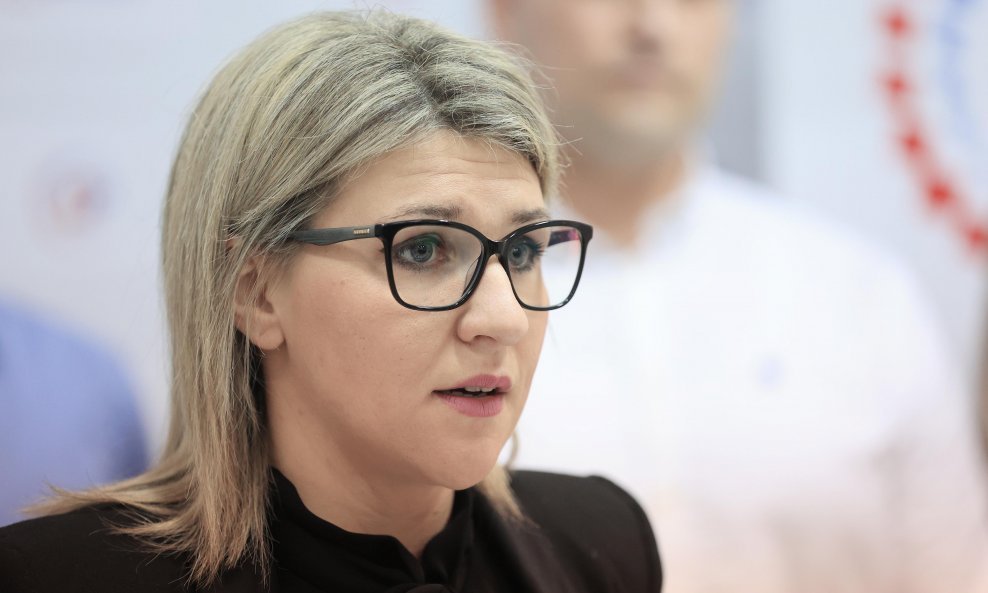 Ivana Mujkić na konferenciji za novinare Domovinskog pokreta u Vukovaru