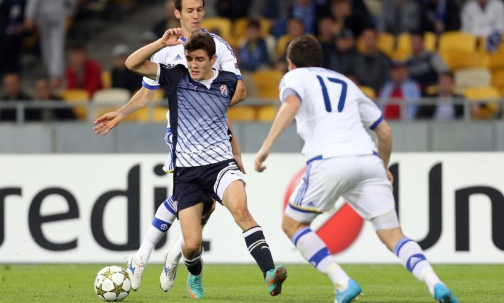 Jevhen Hačeridi i Niko Kranjčar (Dinamo Kijev) vs. Mateo Kovačić (Dinamo Zagreb)