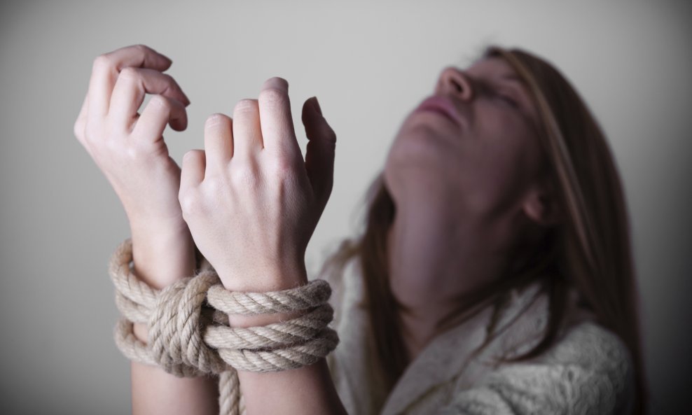 trafficking prostitucija roblje konop vezivanje