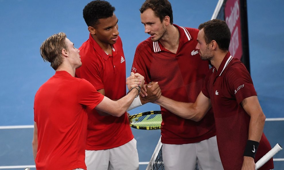 Čestitke na kraju susreta: Auger Aliassime i Denis Shapovalov (Kanada) - Danil Medvjedev i Roman Safjulin (Rusija)