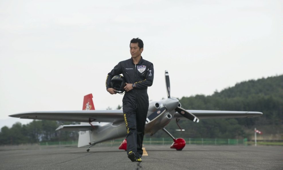 Yoshihide Muroya