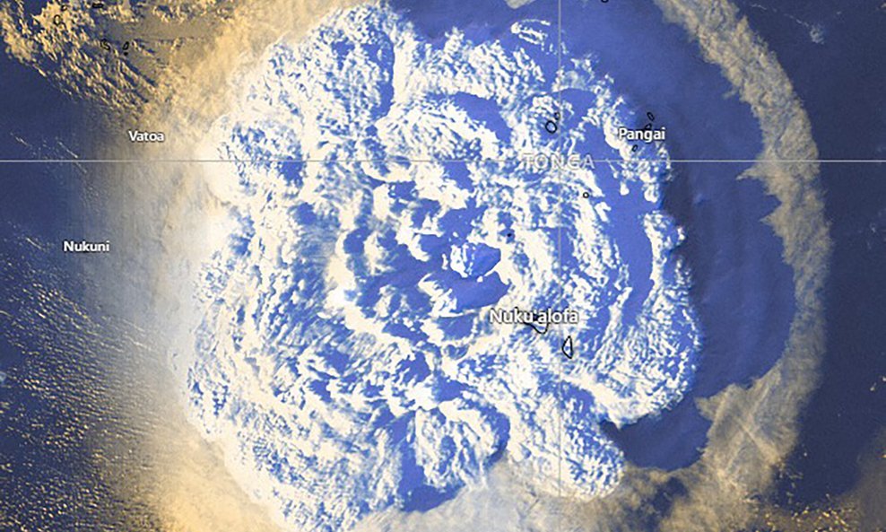 Satelitska snimka erupcije vulkana na Tongi