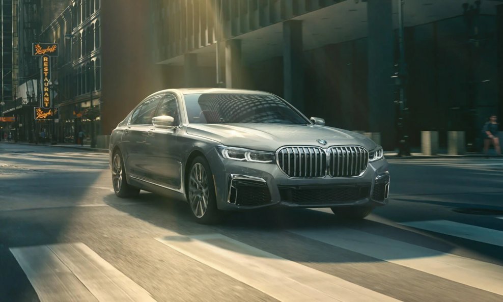 Final V12 serija je bazirana na modelu BMW M760i xDrive