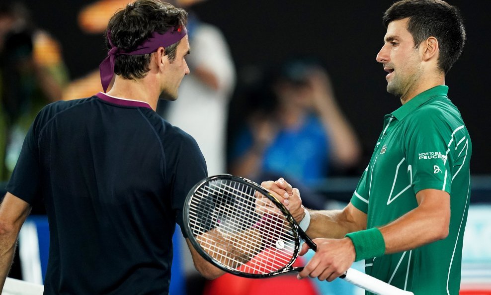 Novak Đoković (desno) i Roger Federer