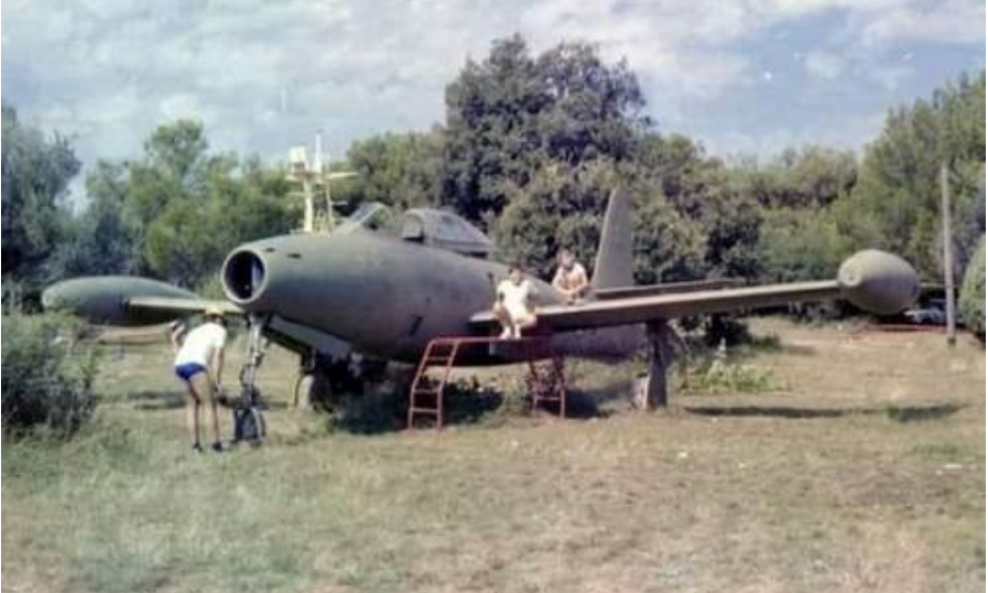 Primjerak zrakoplova F-85 Thunderjet američke proizvodnje koji je mnogih godina stajao kao atrakcija u kampu u Puntiželi