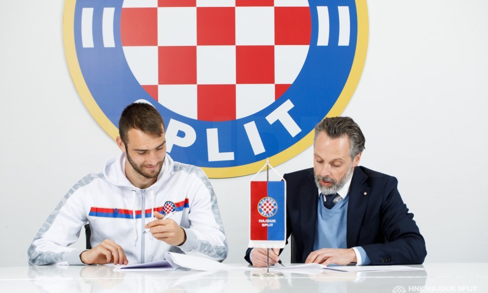 Ferro stavlja potpis na ugvor s Hajdukom