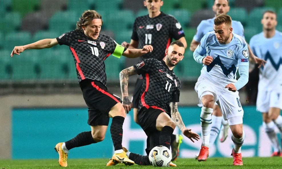 Luka Modrić i Marcelo Brozović protiv Slovenije
