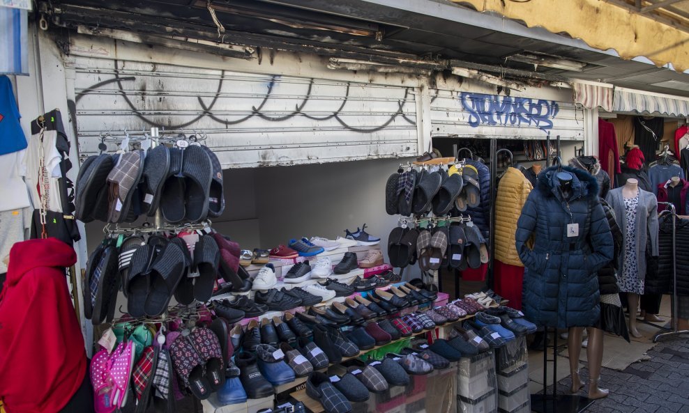 Izgorjela nadstrešnica kioska na Pazaru