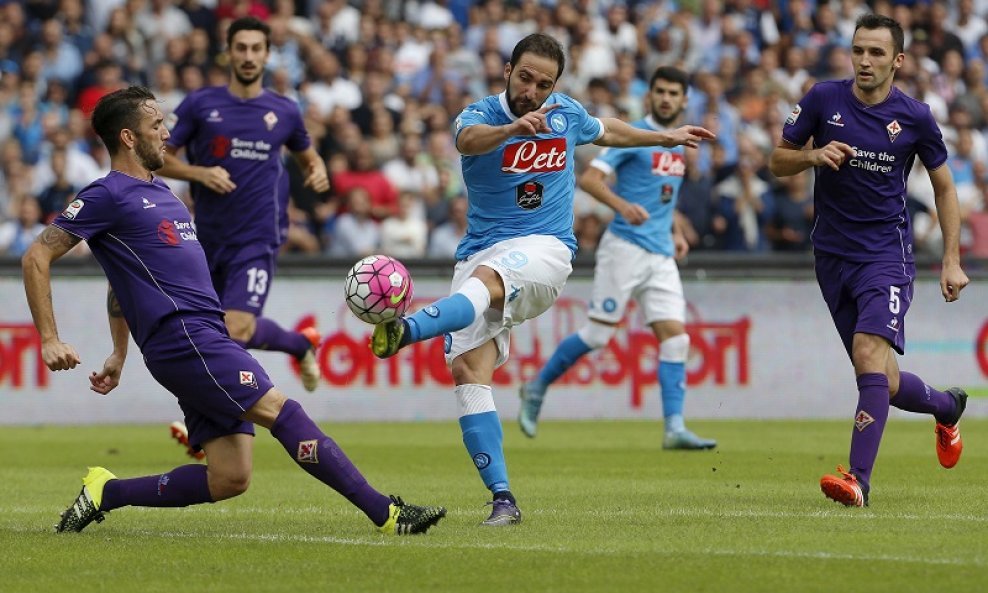 Gonzalo Higuain Milan Badelj