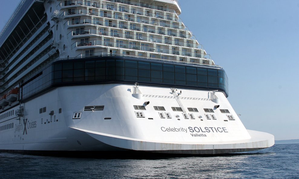 Celebrity cruise ship kruzer