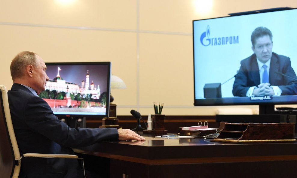 Vladimir Putin u razgovoru sa šefom Gazproma Aleksejem Millerom