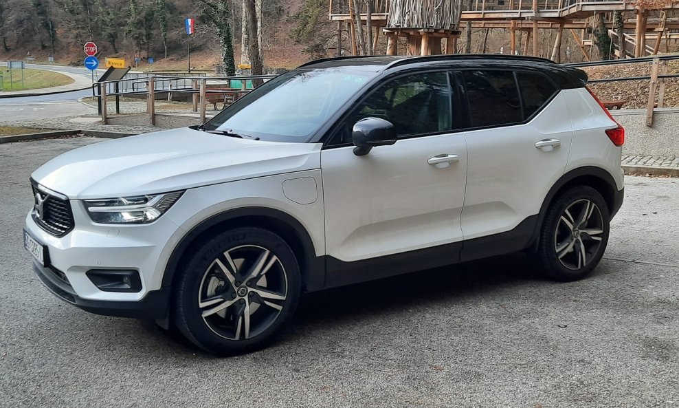 Volvo XC40 T5 Recharge 262KS R-Design AT7