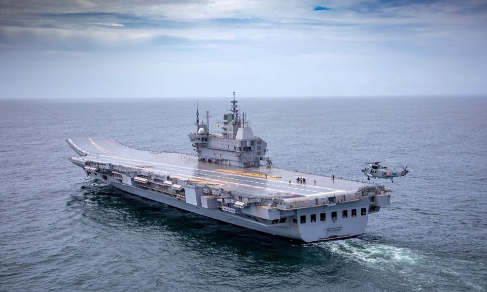 Novi indijski nosač aviona Vikrant na testiranju 2021.