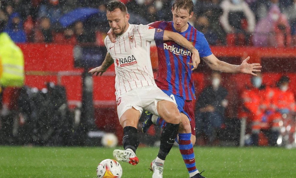 Ivan Rakitić (u bijelom dresu) vs. Frenkie de Jong