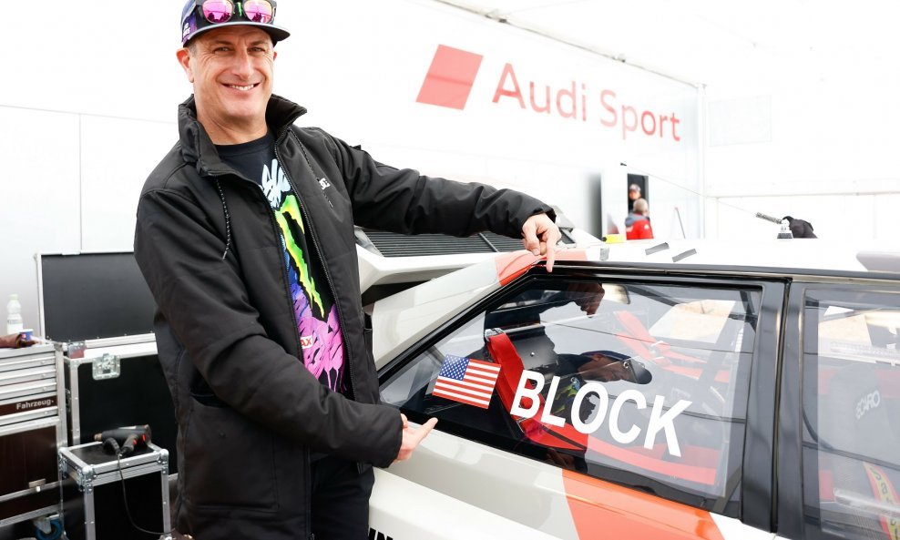 Ken Block dok je isprobavao Audi RS Q e-tron u veljači 2022.