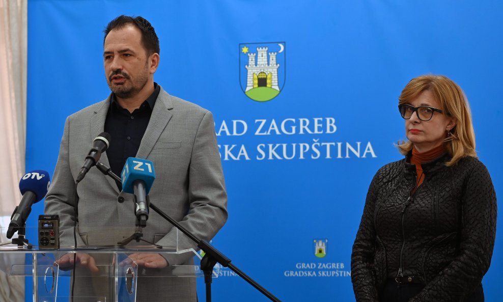 Igor Peternel i Ana Lederer na konferenciji za novinare o aktualnim gradskim temama