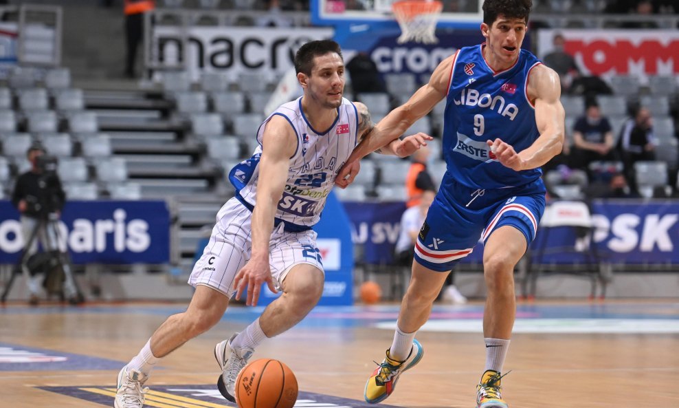 Martin Junaković (KK Zadar) i Amar Gegić (KK Cibona)