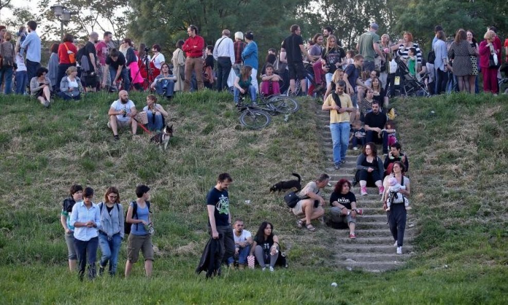 Upaljeni Trnjanski krijes povodom Dana oslobođenja Zagreba (6)