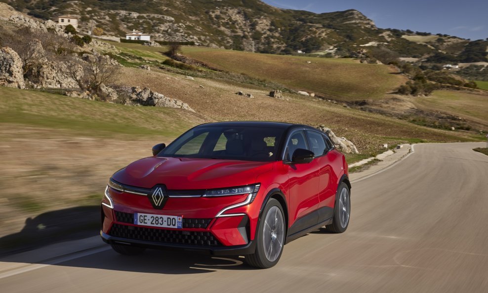 Renault Mégane E-TECH Electric - Techno version (Flame Red crvena)