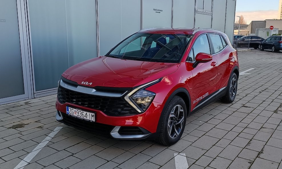 Kia Sportage 1.6 T-GDi 150 KS sa 6-brzinskim ručnim mjenjačem razine opreme Fresh i pogonom na prednja dva kotača