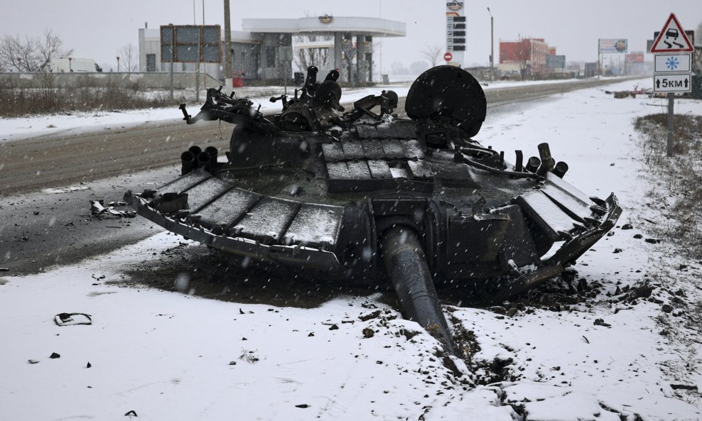 Izgorjeli napušteni ruski tenk
