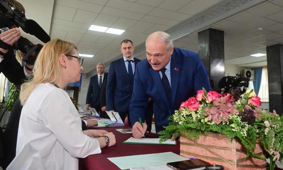 Aleksandar Lukašenko na ustavnom referendumu