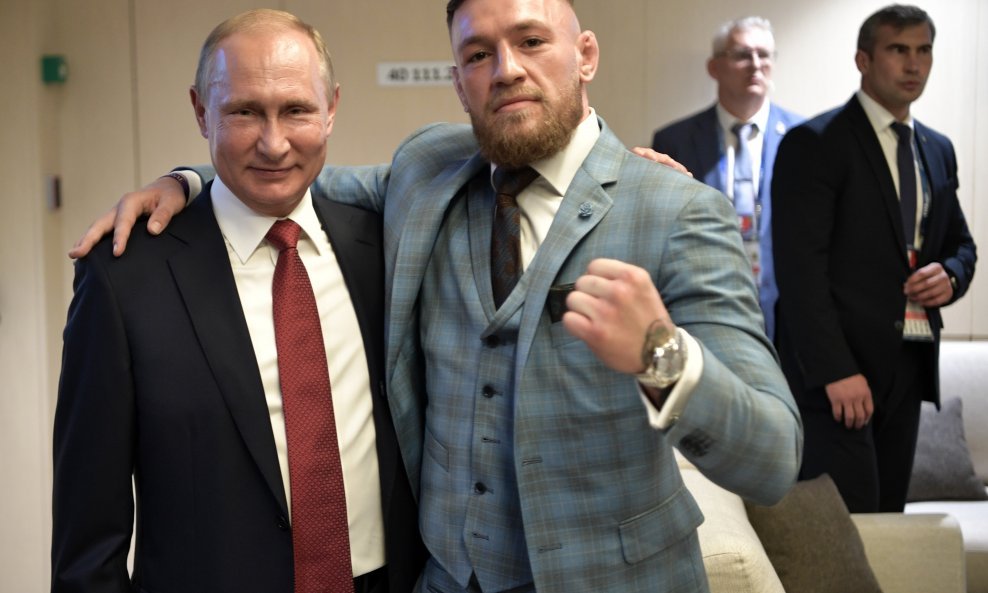 Conor McGregor (desno) i Vladimir Putin