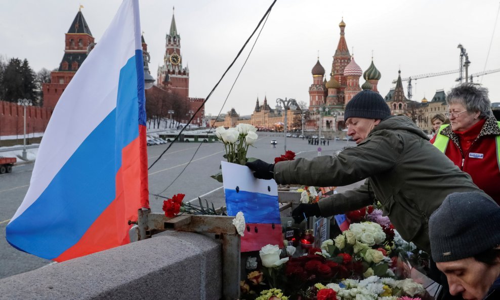 Rusi odaju počast ubijenom Borisu Nemcovu