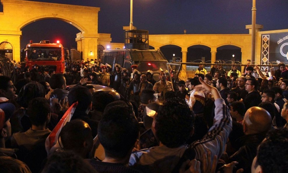 Sukobi navijači i policije u Kairu