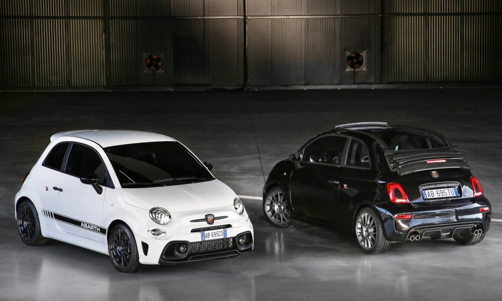 Abarth 695 Competizione i 695 Turismo (desno)