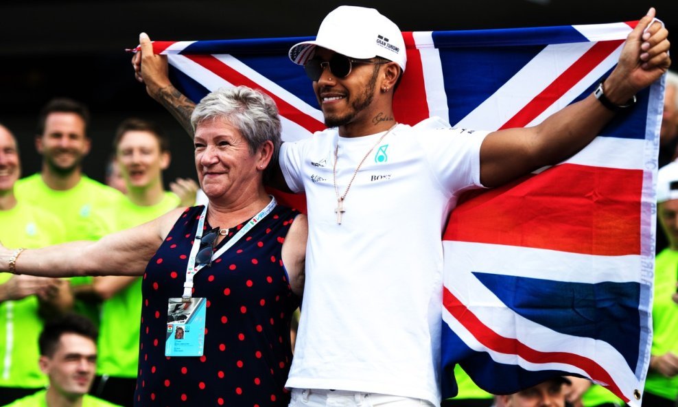 Mama Carmen Larbalestier i Lewis Hamilton