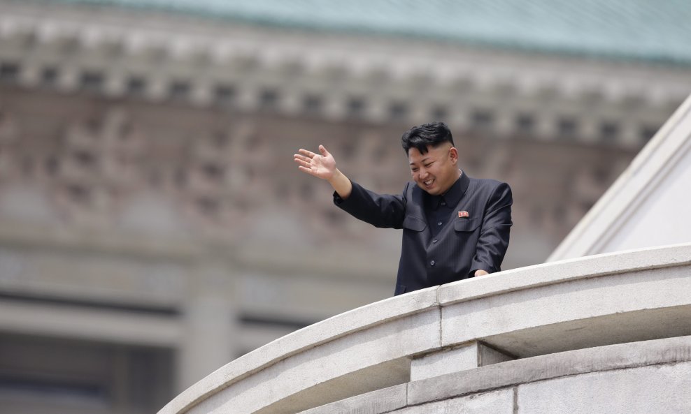 Sjeverna Koreja vojnom paradom proslavila obljetnicu Korejskog rata 15