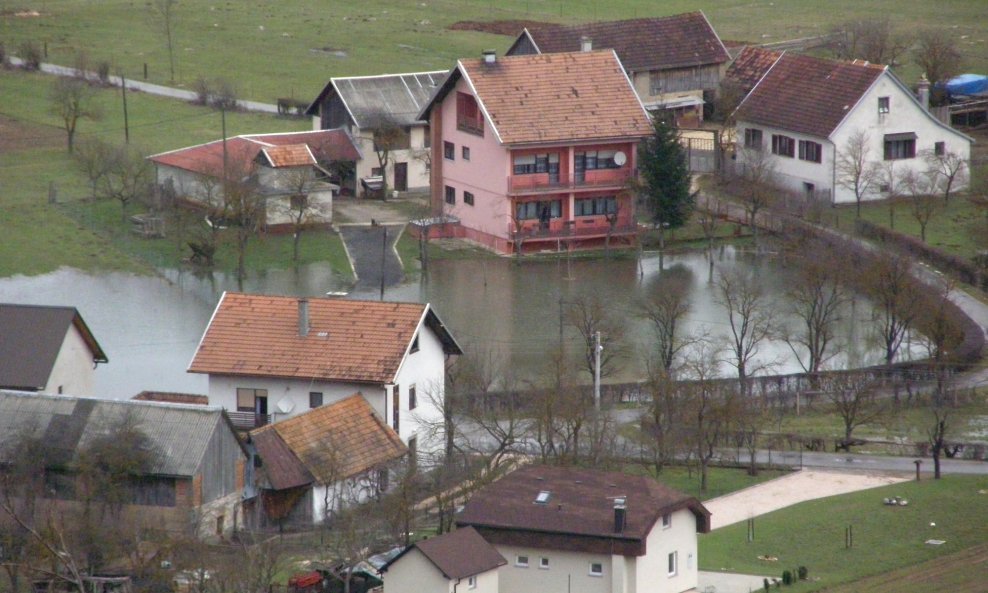 Poplava u Gackom polju